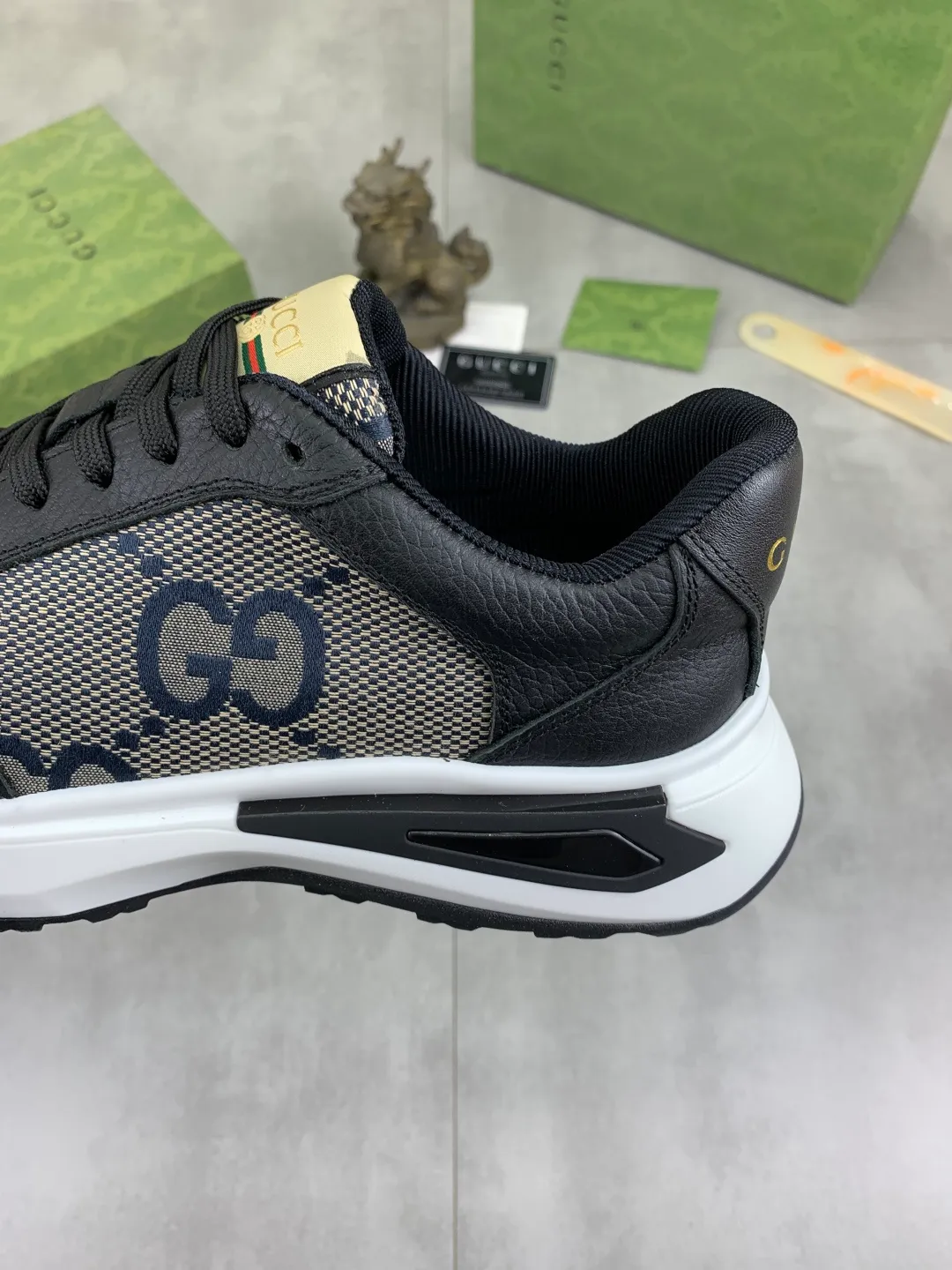 Men's shoes 💰P460💰【New model】🆘 The latest model from Gucci official website🎁Classic casual and fashionable men's shoes👟Best model💥The style is simple and elegant, exclusive for trendy men. Unique official website latest brand elements👑Gucci original decoration, fashionable and generous, the fabric is made of original soft calfskin➕Comfortable soft pigskin lining ✅Wear-resistant rubber outsole specified on the official website_Full of elasticity, the classic model taken at the counter 🎬Color: 3️⃣colors available😍Number of codes: 38-44 (45 46 customized)